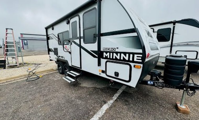 Travel Tailer – 1 Slide Out Winnebago Micro Minnie FLX 2108FBS